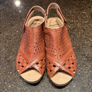 Earth Women's Genuine Leather Brown Peep-Toe Sandals 7.5 M